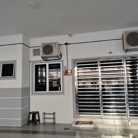 My Homestay Sitiawan - Astronaut Space House 8 Pax Bagian luar foto