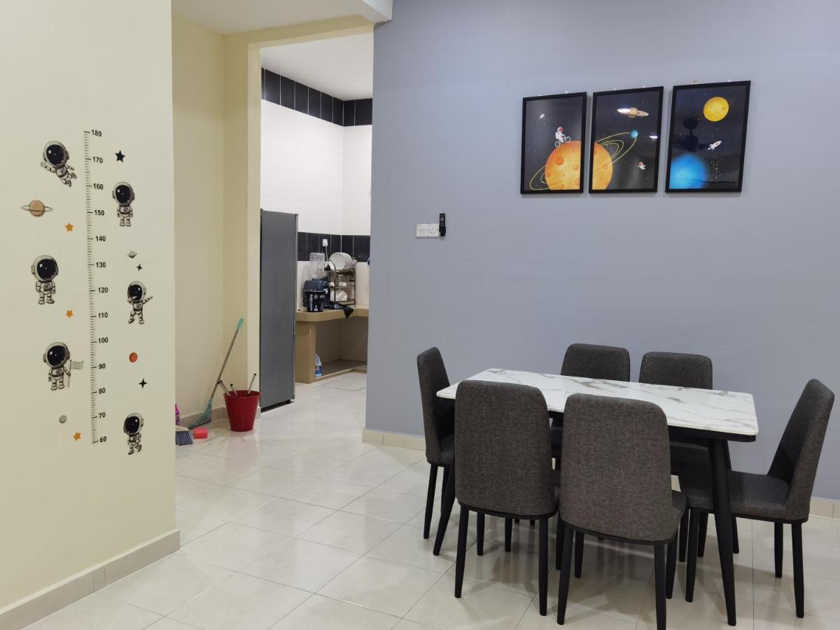 My Homestay Sitiawan - Astronaut Space House 8 Pax Bagian luar foto