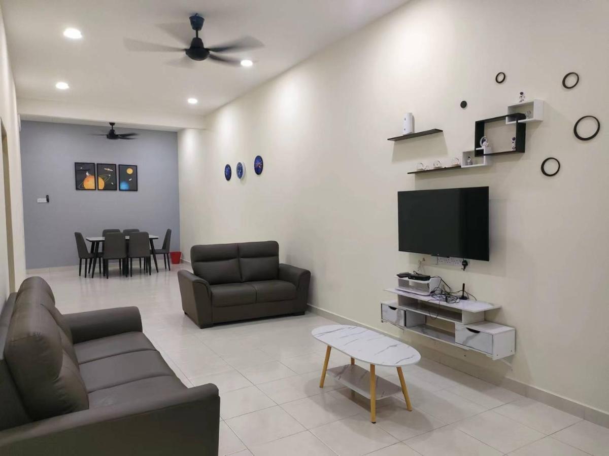 My Homestay Sitiawan - Astronaut Space House 8 Pax Bagian luar foto